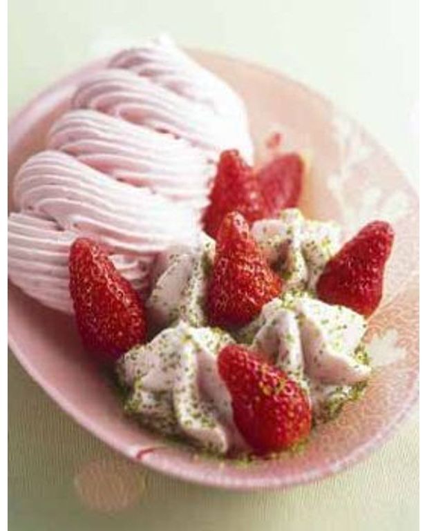 Meringues fraiseschantilly pour 6 personnes Recettes Elle à Table