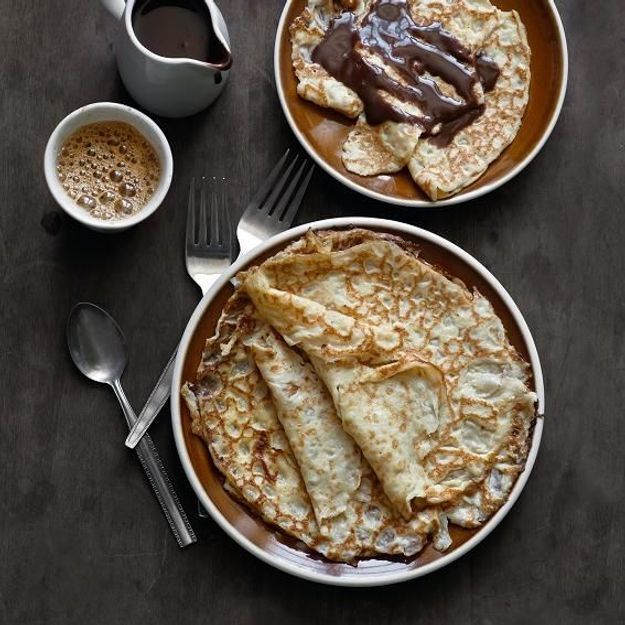 Comment rattraper en un instant une pâte à crêpe trop liquide ? Elle à Table