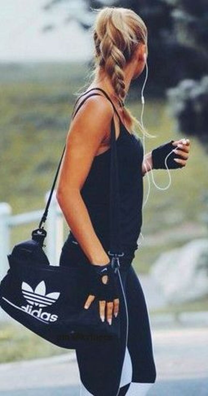 Coiffure de sport acec des cheveux courts 26 idées de coiffures pratiques pour le sport Elle