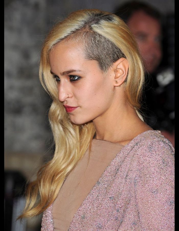 Coupe Femme Carré Rasé Coté Alice Dellal, celle qui a osé la première coupe rasée avec les