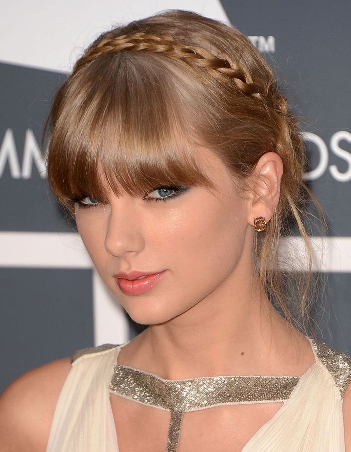 Le chignon tressé de Taylor Swift - Red carpet : 20 détails beauté à piquer aux stars - Elle