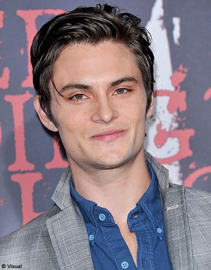 Shiloh Fernandez Shiloh Fernandez