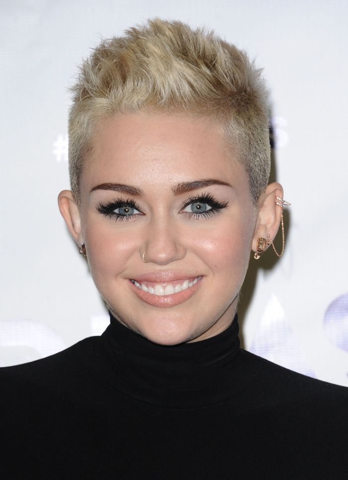 Le piercing de nez de Miley Cyrus Piercing nez les plus beaux piercings de nez des stars qui Le piercing de nez de Miley Cyrus Piercing nez les plus beaux piercings de nez des stars qui