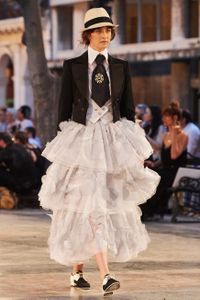 Défilé Chanel Prêt à porter Printemps-Été 2018 - Paris - Elle